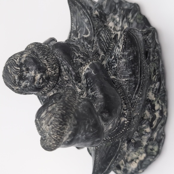 Soapstone Sculpture Inuit Man and Woman in Canoes - A Wolf Original - Picture 2 of 9